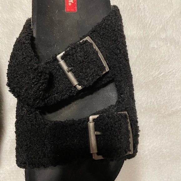 Union Bay Sherpa Sandals - Picture 3 of 9